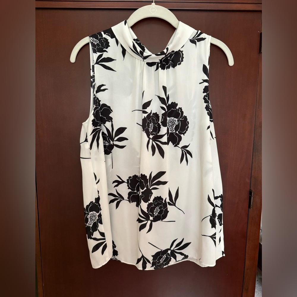 NWT Vince Camuto Floral Sleeveless Top